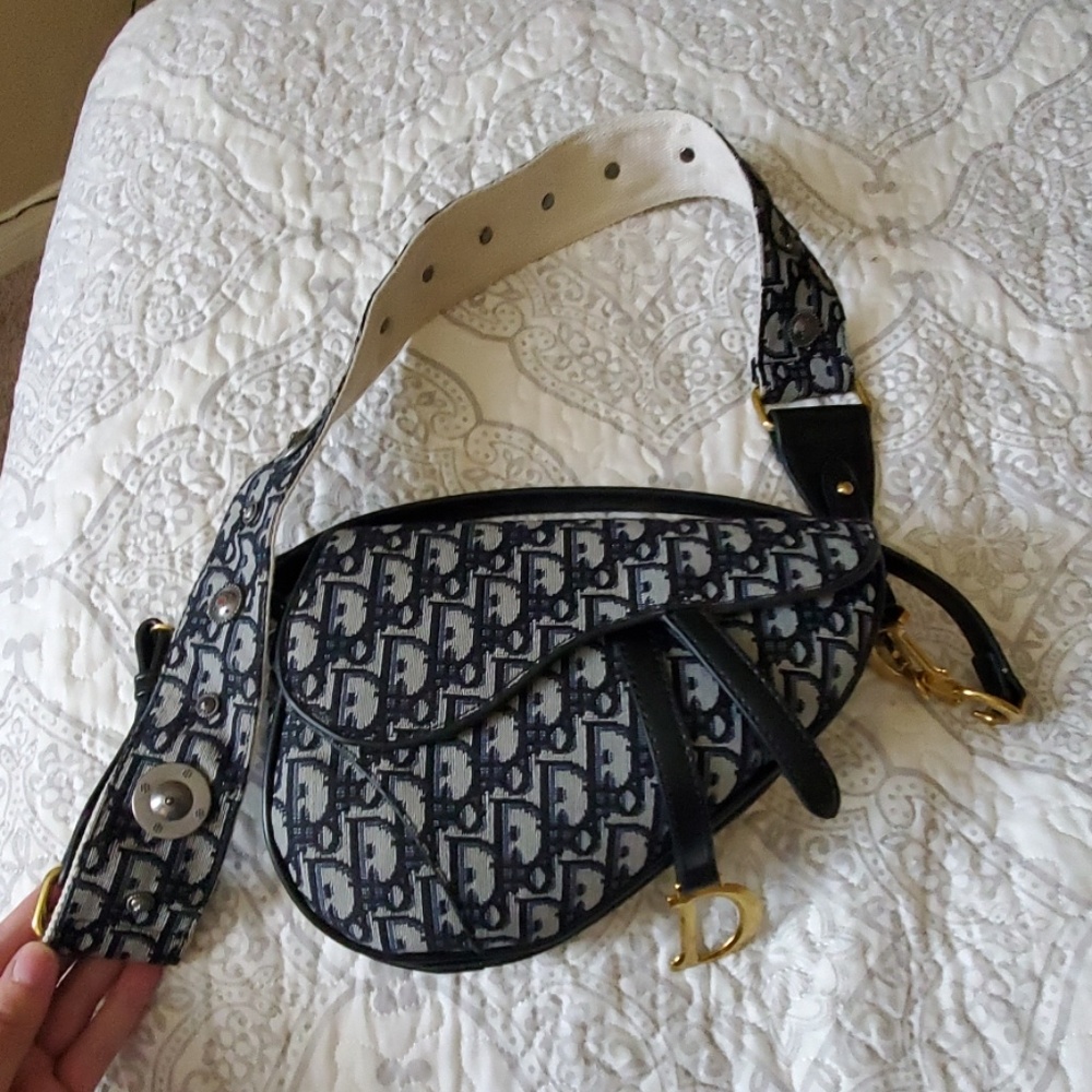 Logo blue saddle bag